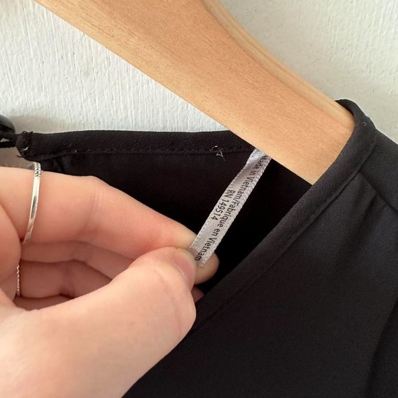 Black flowy bell sleeve blouse - Picture 8 of 8